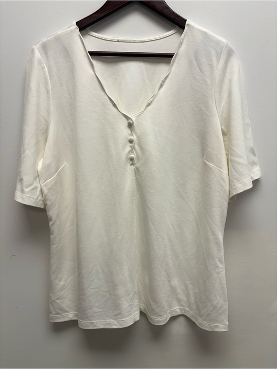 Tops - 4 for $25 🤍 White Button Detail Top 🤍 XL